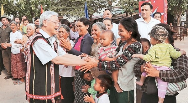 Từ quan điểm “lấy dân làm gốc” đến “bài học về dân” trong Văn kiện Đại hội đại biểu toàn quốc lần thứ XIII của Đảng